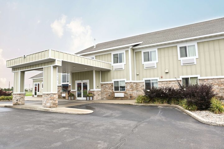 Perham MN GrandStay Exterior Perham MN GrandStay Exterior