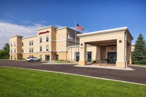 Fairmont MN Hampton Inn Exterior